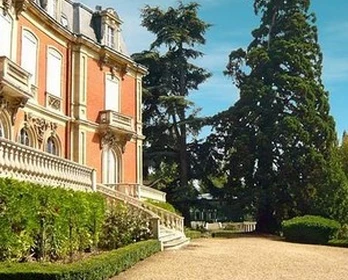 Роскошный замок Napoleon III рядом с Парижем, Франция